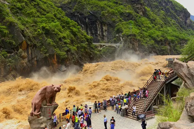 Tiger Leaping Gorge Day Tour from Lijiang