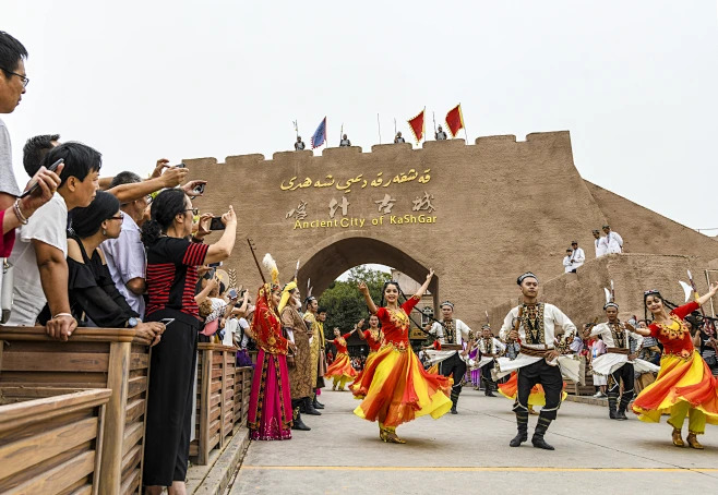 7 Days Urumqi - Turpan - Kumtag Desert - Urumqi - Kashgar