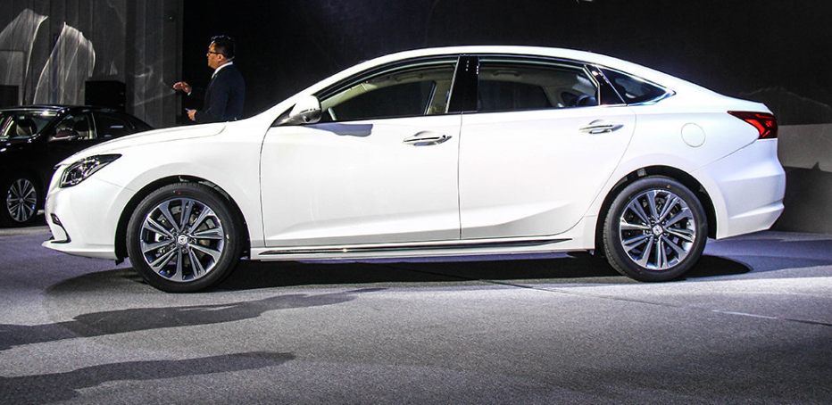 Comfortable Car With Driver In Shanghai 8H