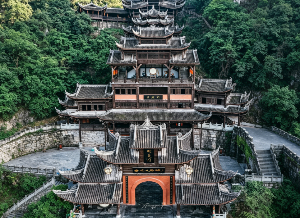 Chongqing: Jiuli City & Gongtan Ancient Town with Wujiang Gallery Cruise Full-Day Private Tour