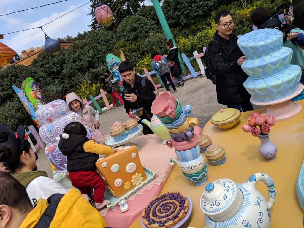 Shanghai Disneyland Review; Alice in Wonderland Maze